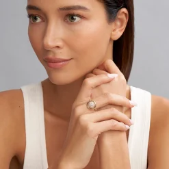 18K Gold Circle Diamond Ring