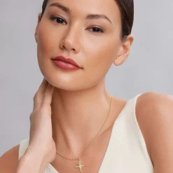 18K Gold Delicate Diamond Pendant Necklace